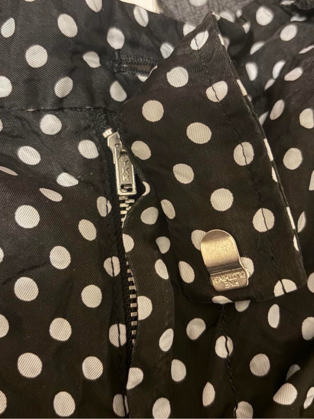 Comme des Garcons Silk Pleated Pants with Black and White Polka Dots - Picture 7 of 8